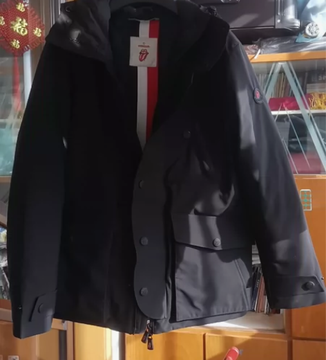 蒙口潮流羽绒服 硬壳冲锋衣面料 9成新 大...