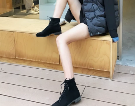 这是薇薇的小号，穿出去半天，不太喜欢穿靴子...