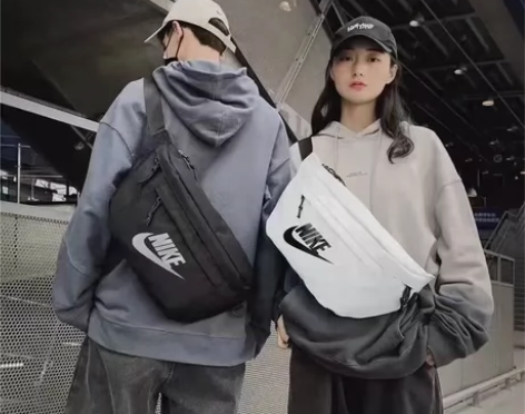 全网最低价！NIKE/王一博同款斜挎包学生...