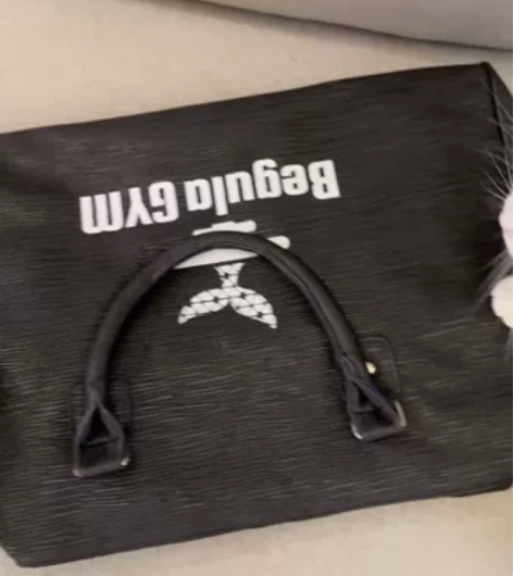 健身房送的健身包 本地自提吧不快递了，东西...