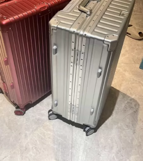 特价处理闲置30个全新行李箱拉杆箱新款多功...