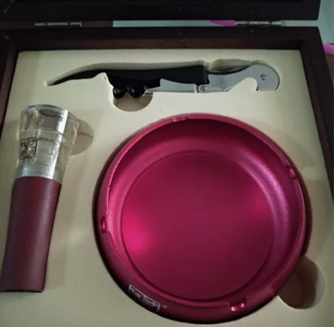 烟灰缸，开瓶器，红酒保鲜真空抽礼盒一套便宜...