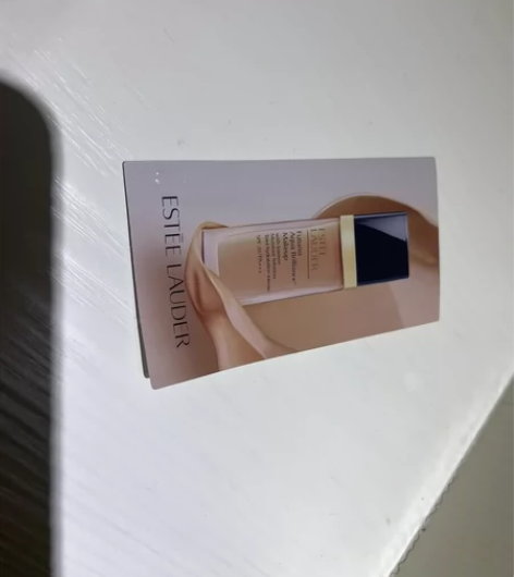 雅诗兰黛粉底液小样 感兴趣的话点“我想要”...