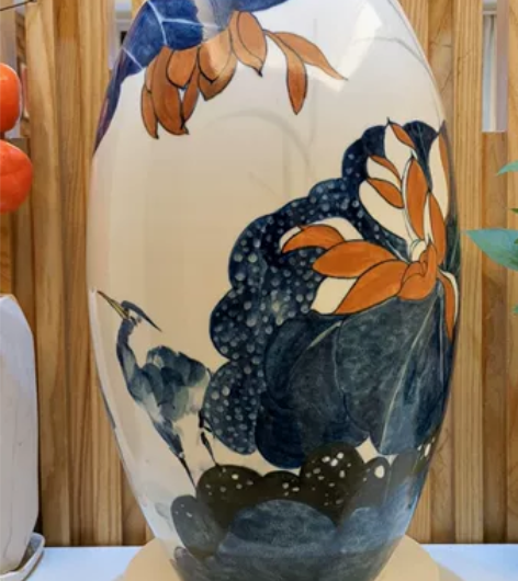 青花釉下五彩花瓶,极为大胆的用色,运笔超然...