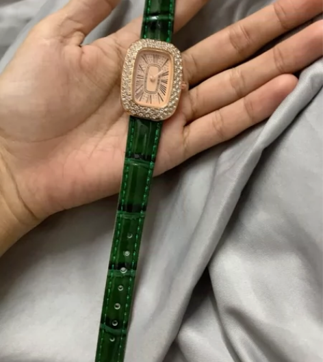 瑞士欧利时手表加一个项链真皮真皮的手环 感...