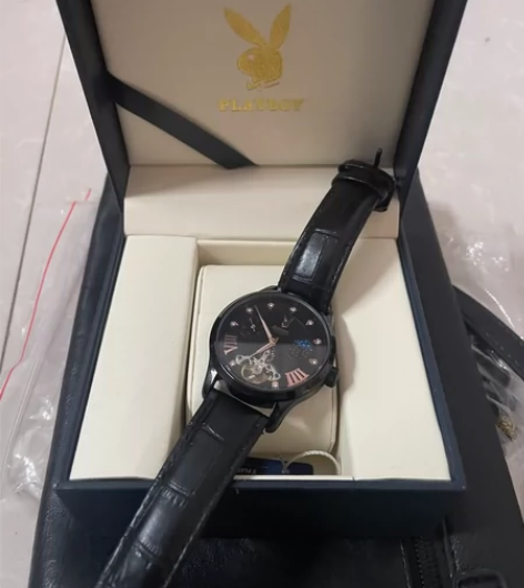 正品花花公子机械手表， 百分百新，有表盒，...