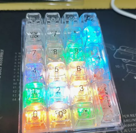 无线键盘，有线键盘，各一个。 笔记本电脑散...