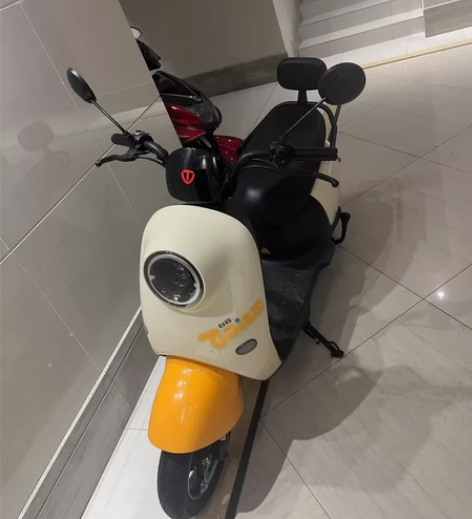 准新台铃电动车手续都在两套钥匙 8月份新车...