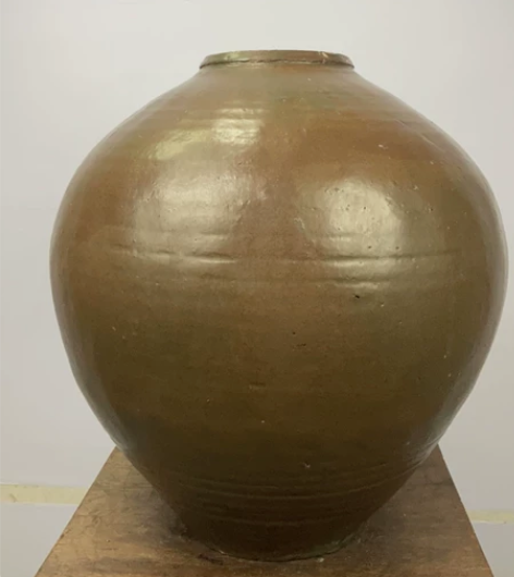 待物，高罐，造型美丽口有小磕伤 高43cm...