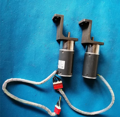 24V350转无刷减速电机BLH37RD-11轴径6mm 电...