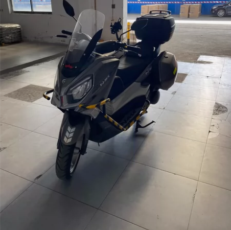 本人有一台摩托车出售，跑了1500公里不到...