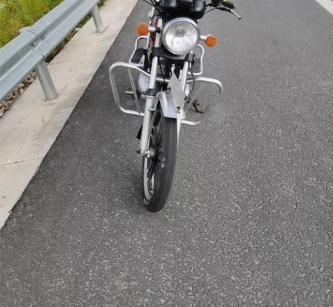 富先达125铃木太子款摩托 买了车骑的少 ...