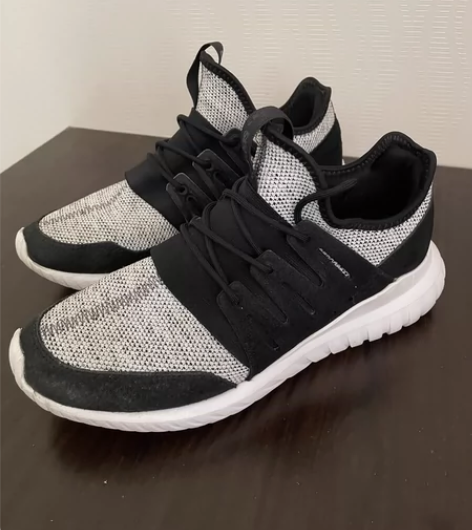 阿迪达斯 休闲运动男跑步鞋 41码，正品无...