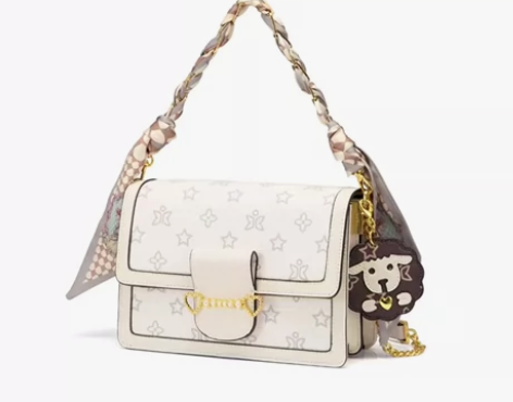 欧时纳包包，没怎么背过，放那不心碰脏了，骨...