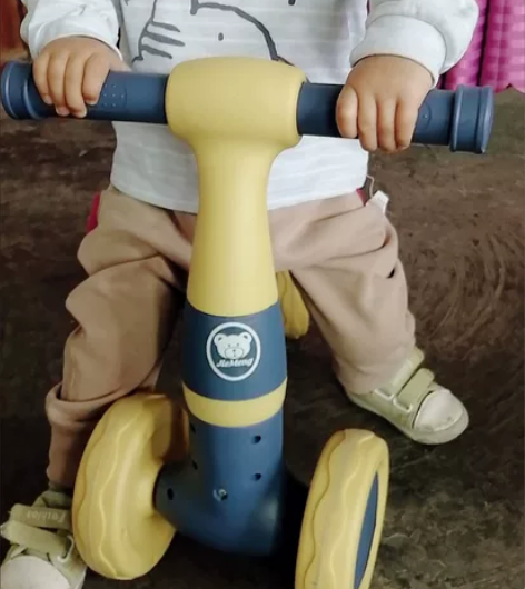 孩子王撤柜全新可调节儿童平衡车1一3岁宝宝...