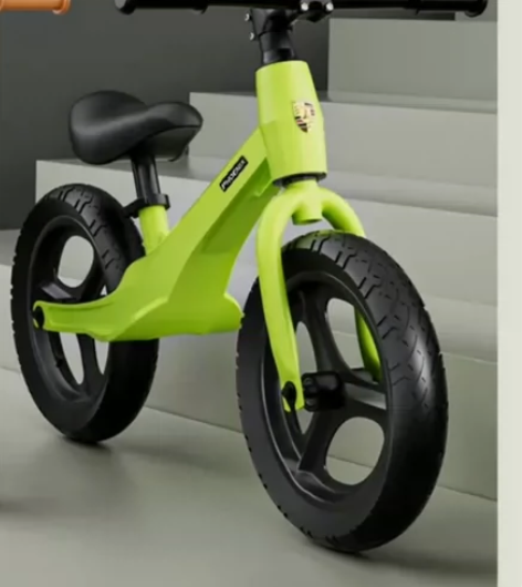 朋友送的全新凤凰平衡车，家里已经有一辆平衡...