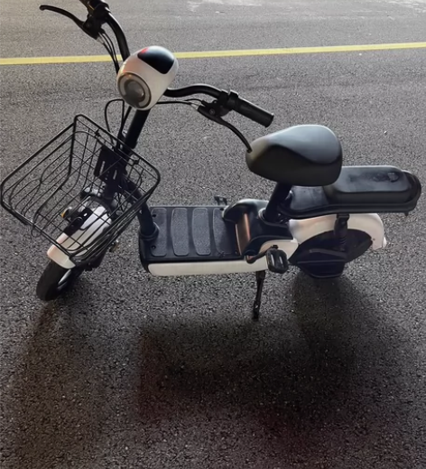 爱玛 黑白简易靠背款二手电动车 48V12...