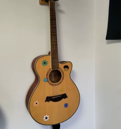 几年前买的吉他忘了叫撒子了，在店里700拿...