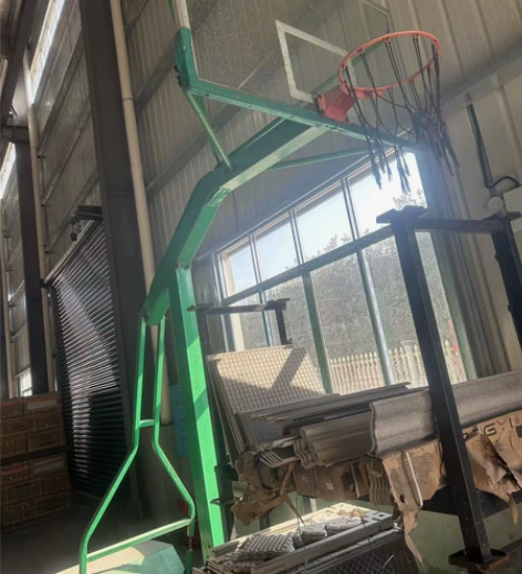 场地搬迁篮球架没地方放了，需要的自提， 感...