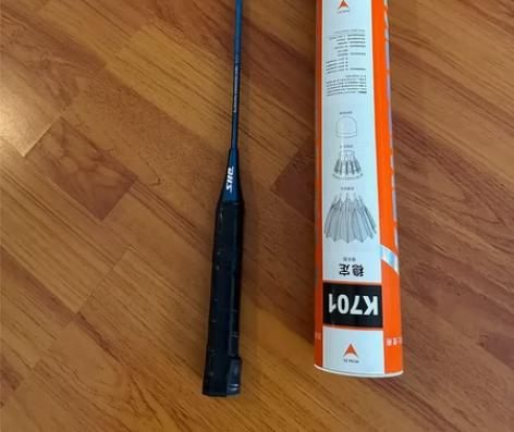 羽毛球拍送羽毛球包邮 感兴趣的话点“我想要...