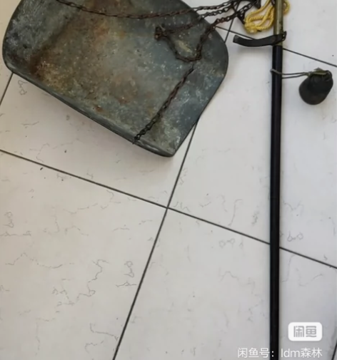 老式秤。最少五六十年的东西了，年代感强，只...