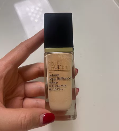 雅诗兰黛粉底液 色号1W0 余量一半。盖子...