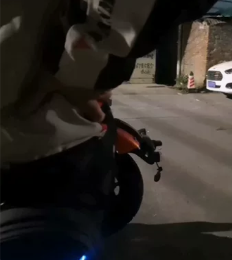 奔驰LED骑士腿包升级版，分三个发光层次，...