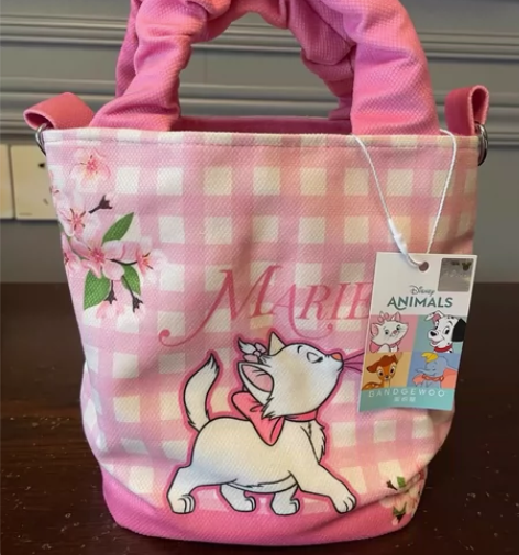 阪织屋IP联名草莓熊女士包包便携动漫上学上...