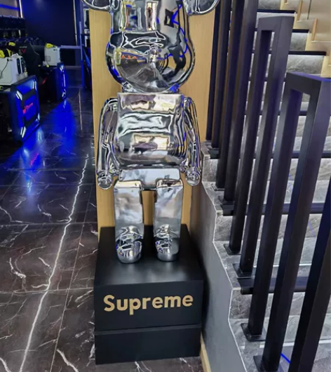 【全新低价出售】潮流电镀暴力熊存钱罐摆件卡...