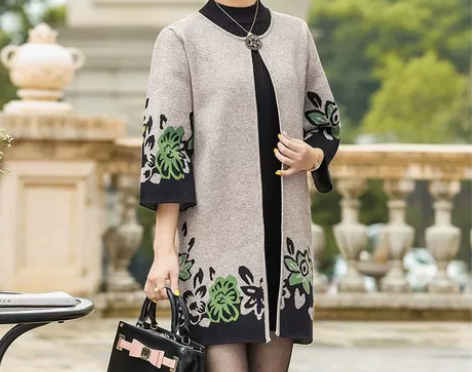 妈妈厚款上衣中年女冬装中长风衣中老年婆婆春...