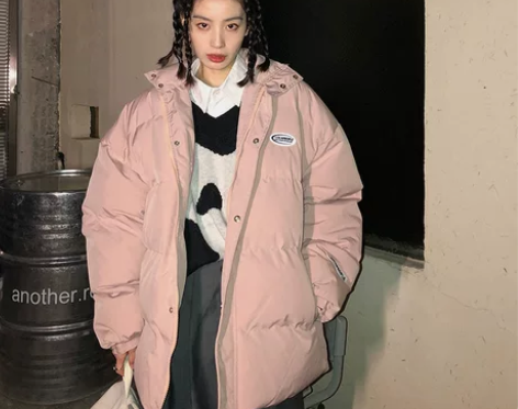 毕业出闲置，实物是很漂亮的湖蓝色，实拍图如...