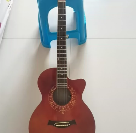 40寸吉他，高100cm， 仅自提 感兴趣...