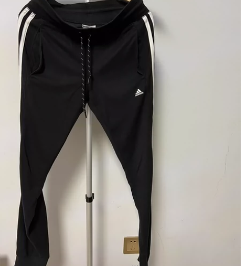 阿迪达斯运动休闲女裤 很显瘦 胖了穿不了了...