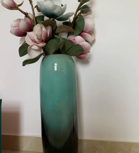 花瓶带花 花瓶是景德镇的，很重。放在客厅电...