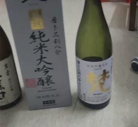 影视道具摆件。大个的是1.8升的，小的是7...