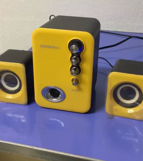 2.1电脑手机音响，基本全新贴膜都在，音质...