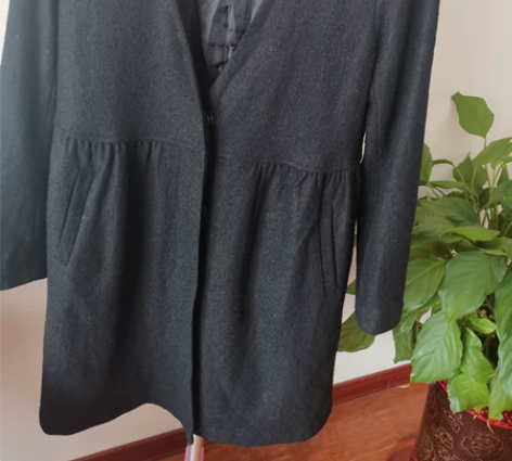 薄款的毛呢外套，9.8新，转给喜欢的姐妹 ...