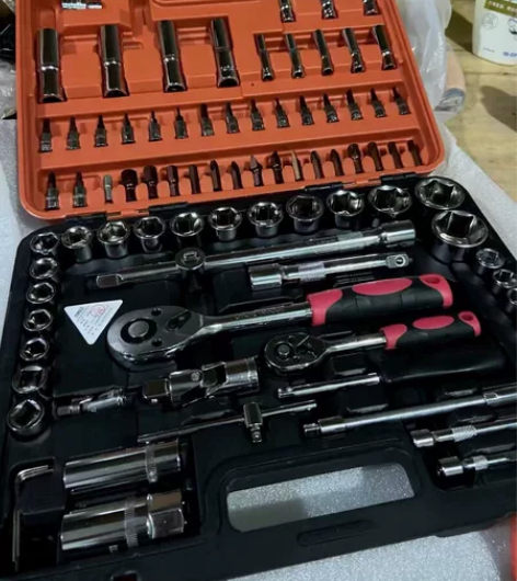 家里不用的工具箱,挺新的没怎么用过 感兴趣...