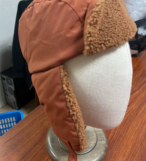 带绒冬帽全新零售批发价 颜色都有 尺寸都有...