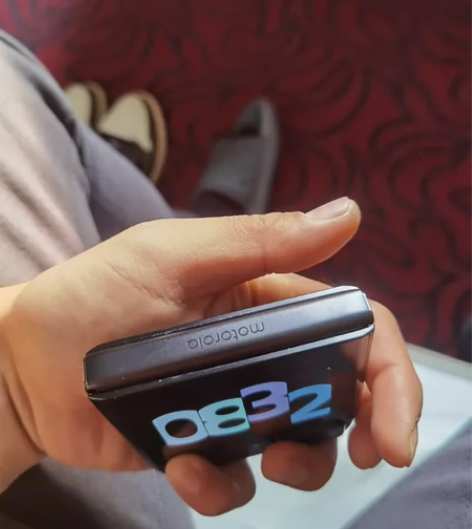 摩托罗拉刀锋2022     12+512...