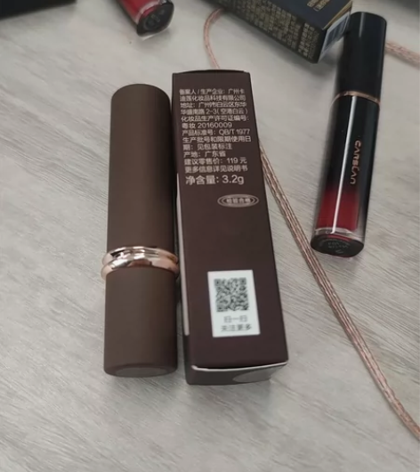 卡姿兰秋冬雾吻唇膏m111口红女学生显白不...