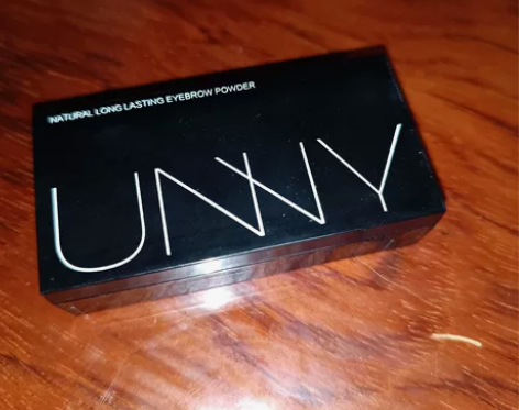 出一个unny眉粉01号色，仅受皮外伤，刷...