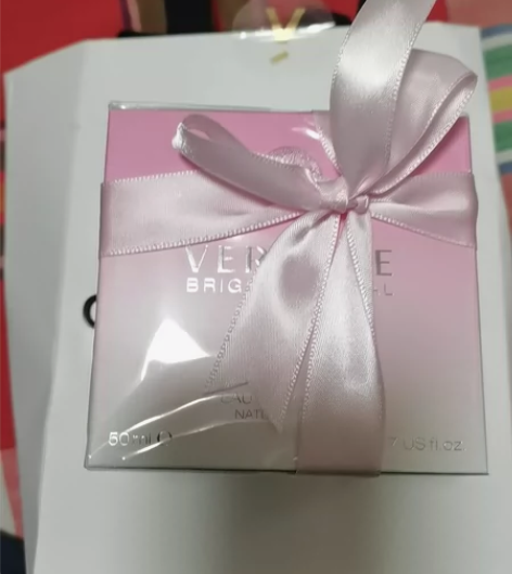 范思哲晶钻女士淡香水，50ml，客户送的，...