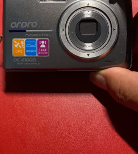 欧达G1000数码相机(闪光灯坏了) 成色...