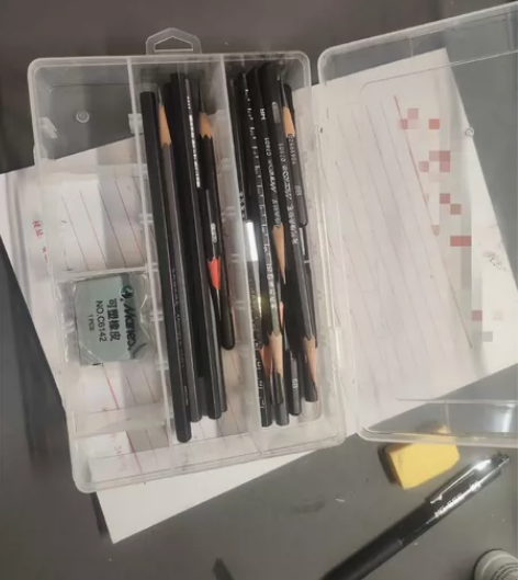 出素描铅笔，如图，其中8只全新的，和一块全...