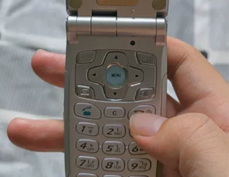 绝版情怀手机，海信翻盖手机C3700，于2...