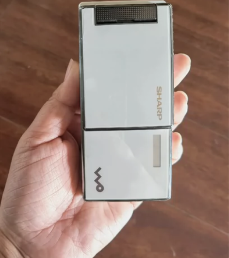 夏普手机，联通定制版，九成新，正常使用 感...