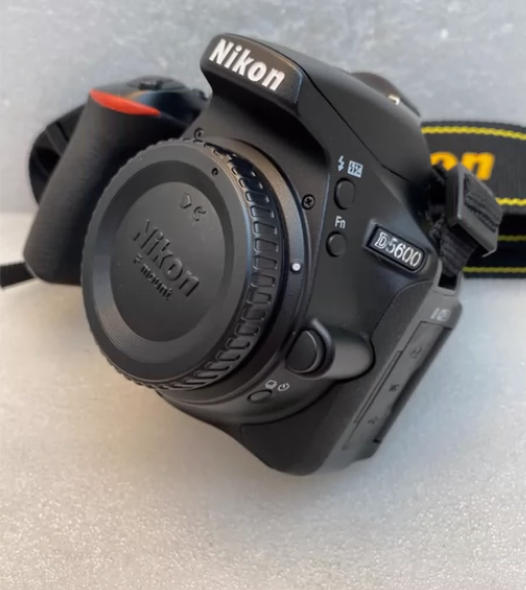 尼康d5600 成色98新+18-55vr...