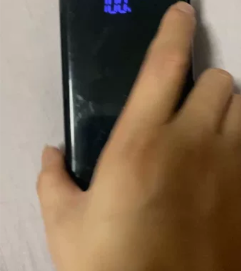 南极人充电宝,4万毫安,有手电筒功能,成色...