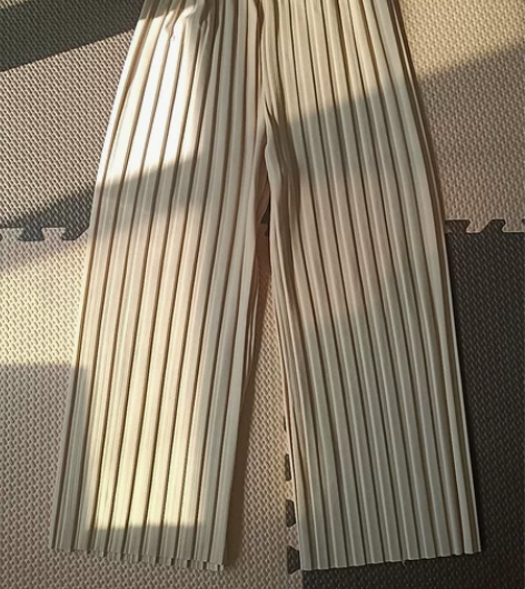 米白色风琴百褶阔腿直筒裤 9新松紧腰，平铺...